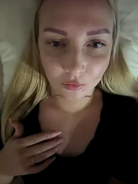 Snapshot of Aleksandrakis chatting on October 18, 2025, 2:18 pm Aleksandrakis online show from October 18, 2025, 2:18 pm