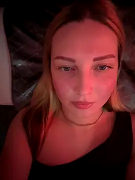 Snapshot of Aleksandrakis chatting on December 4, 2025, 8:39 pm Aleksandrakis online show from December 4, 2025, 8:39 pm