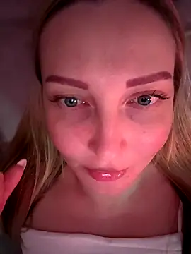 Snapshot of Aleksandrakis chatting on December 20, 2025, 2:35 pm Aleksandrakis online show from December 20, 2025, 2:35 pm