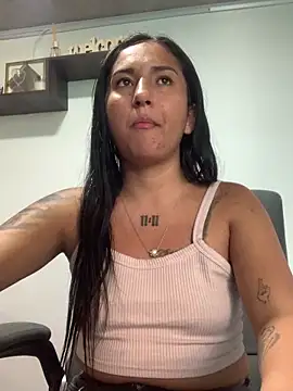 luna asss online show from February 6, 2025, 3:20 pm