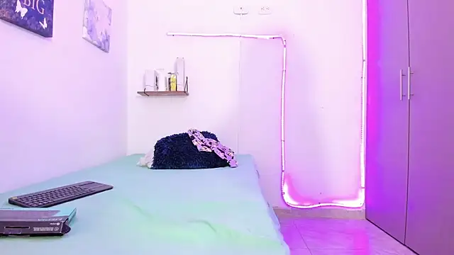 Kim Baker1 online show from January 28, 2025, 7:32 pm