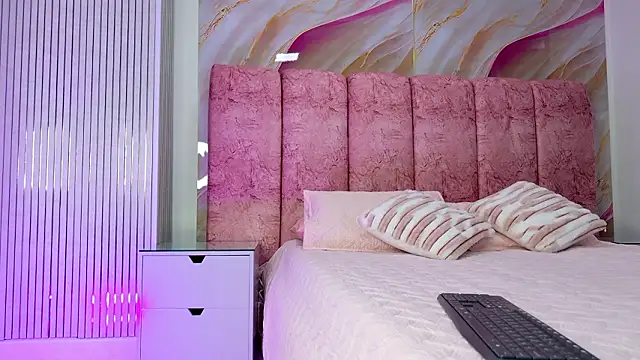 kendal rossi online show from February 3, 2026, 11:59 am