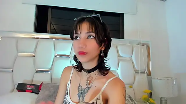 Snapshot of Naomi-Haruno chatting on February 6, 2025, 8:18 am Naomi-Haruno online show from February 6, 2025, 8:18 am