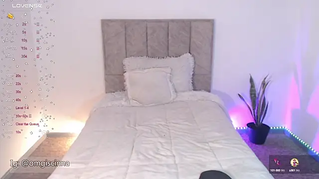 Snapshot of _CINAMON_13_ chatting on February 6, 2025, 3:52 pm CINAMON 13 online show from February 6, 2025, 3:52 pm