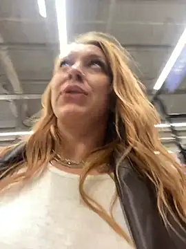 Snapshot of Sweet___Emily chatting on December 28, 2024, 10:55 pm Sweet   Emily online show from December 28, 2024, 10:55 pm