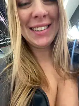 Snapshot of Sweet___Emily chatting on January 21, 2025, 3:21 pm Sweet   Emily online show from January 21, 2025, 3:21 pm