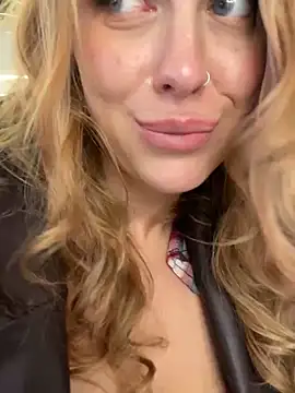 Snapshot of Sweet___Emily chatting on January 28, 2025, 2:42 pm Sweet   Emily online show from January 28, 2025, 2:42 pm