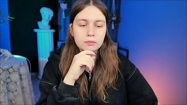 FioraMarmoris online show from March 22, 2026, 5:33 am