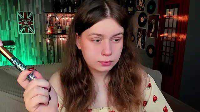 FioraMarmoris online show from April 18, 2026, 7:12 am