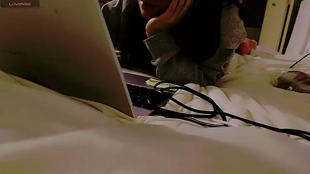 maii- online show from February 1, 2026, 12:15 pm