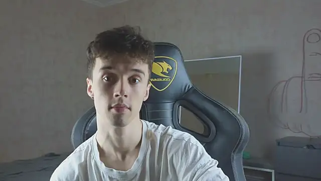 Snapshot of MasonWarholl chatting on October 18, 2025, 10:21 pm MasonWarholl online show from October 18, 2025, 10:21 pm