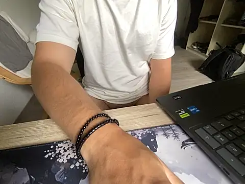 Lion132233 online show from June 3, 2026, 4:34 pm