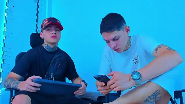 HOT boy2025 online show from November 11, 2025, 10:21 pm