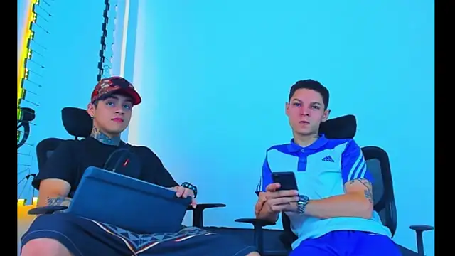 HOT boy2025 online show from November 27, 2025, 2:13 am