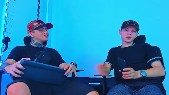 HOT boy2025 online show from December 5, 2025, 12:47 pm