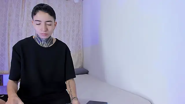 Tinny and Candy online show from November 17, 2025, 12:00 pm