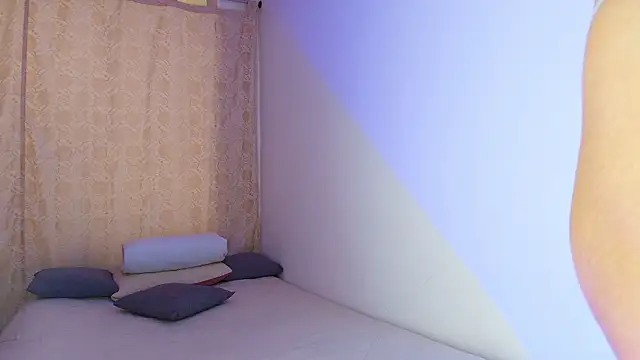 Snapshot of Tinny_and_Candy chatting on February 15, 2026, 6:04 pm Tinny and Candy online show from February 15, 2026, 6:04 pm