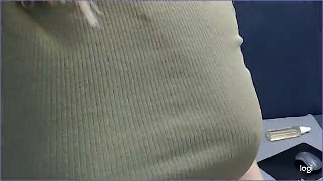 Snapshot of VioletaFlower7 chatting on February 7, 2025, 6:24 pm VioletaFlower7 online show from February 7, 2025, 6:24 pm