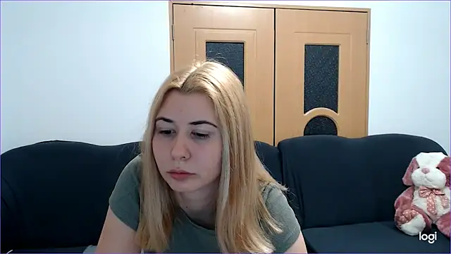 Snapshot of VioletaFlower7 chatting on February 9, 2025, 6:16 pm VioletaFlower7 online show from February 9, 2025, 6:16 pm