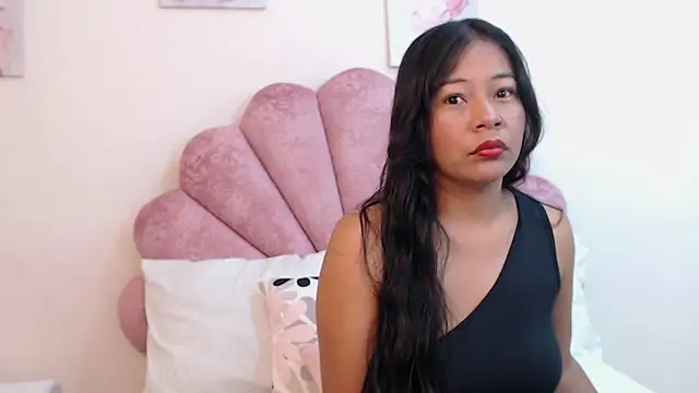 Snapshot of MilaaAdams chatting on July 6, 2026, 11:18 am MilaaAdams online show from July 6, 2026, 11:18 am