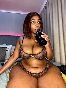 HugeMassiveBooty online show from October 7, 2025, 9:23 pm