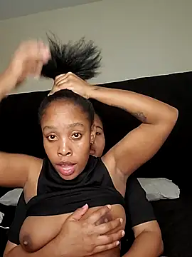 R-thequeen online show from December 14, 2025, 11:20 pm