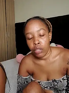 R-thequeen online show from April 15, 2026, 11:50 am