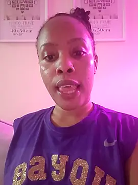 R-thequeen online show from May 16, 2026, 12:29 am
