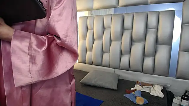 sophia ny online show from March 5, 2025, 5:29 pm