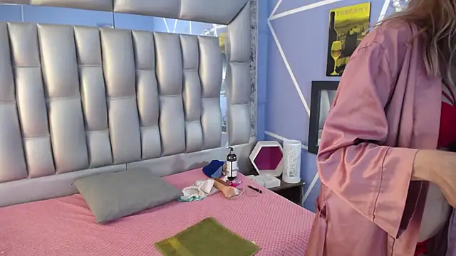 sophia ny online show from March 21, 2025, 4:51 pm