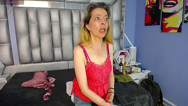 sophia ny online show from September 16, 2025, 1:56 pm