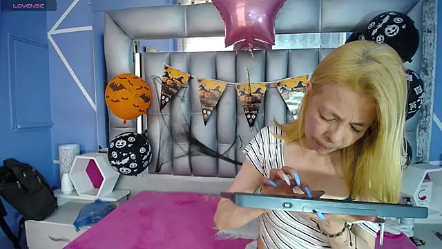 sophia ny online show from October 25, 2025, 1:40 pm