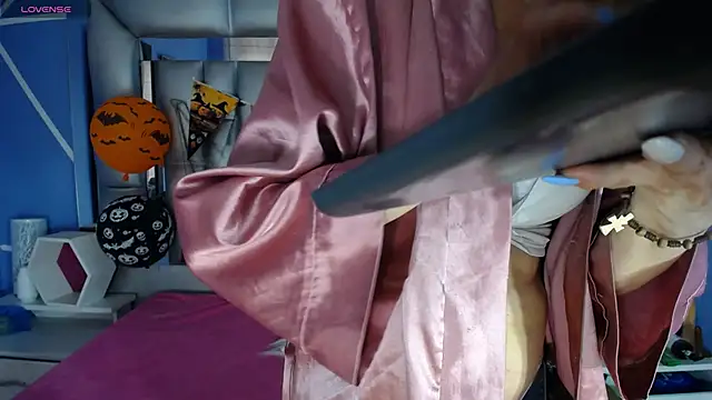 sophia ny online show from October 31, 2025, 1:56 pm