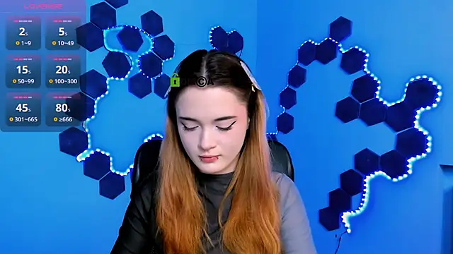 liana kisses online show from December 4, 2025, 8:06 pm