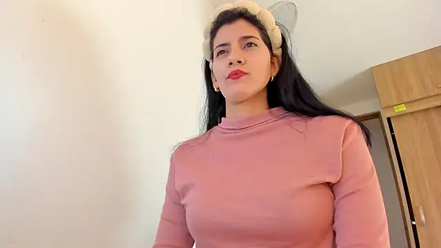 misstoya online show from February 5, 2025, 4:16 am