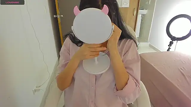 misstoya online show from February 12, 2025, 4:23 am