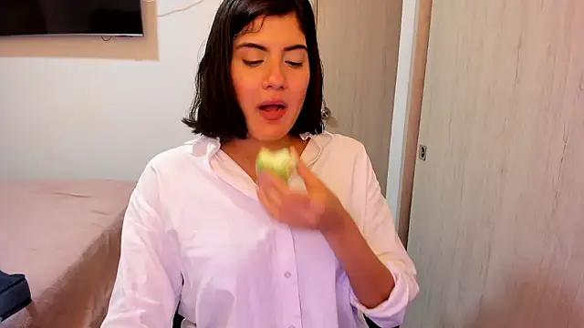 misstoya online show from March 12, 2026, 1:45 am