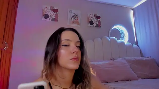 martinaaricci online show from November 17, 2025, 2:34 pm