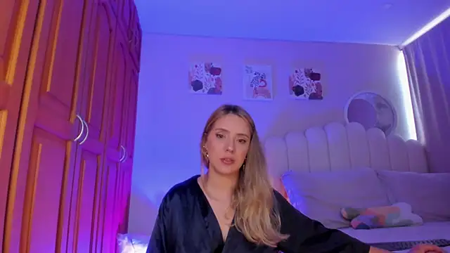 martinaaricci online show from February 9, 2026, 3:27 pm