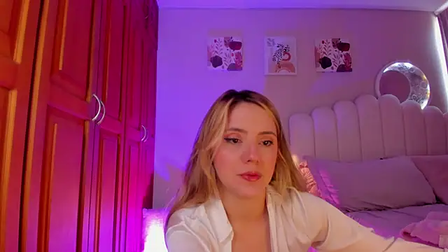 martinaaricci online show from February 24, 2026, 2:04 pm