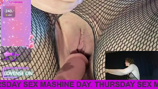 PernillaGirl online show from November 20, 2025, 7:24 pm