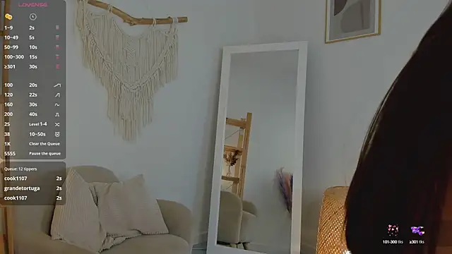 Snapshot of EmiliaDreams chatting on February 4, 2025, 7:00 pm EmiliaDreams online show from February 4, 2025, 7:00 pm