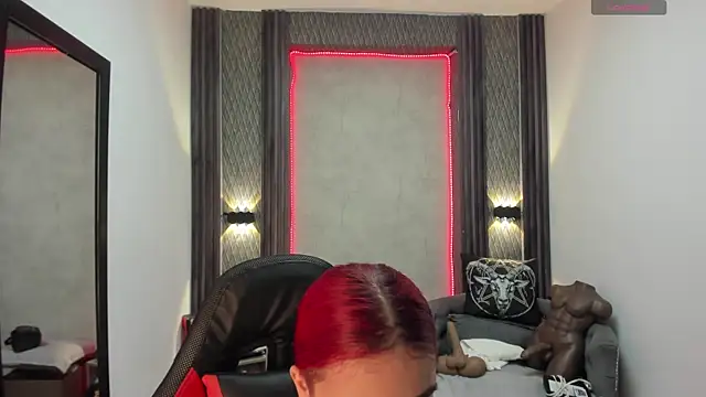 selene red  online show from February 10, 2025, 2:37 pm