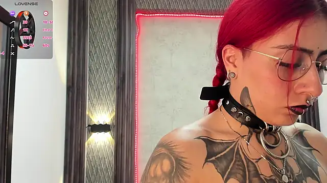 selene red  online show from February 10, 2025, 8:42 pm