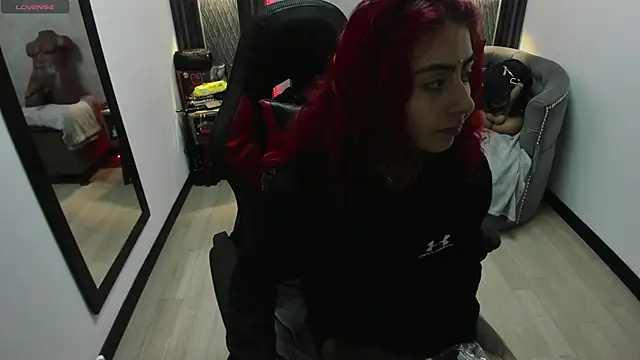 selene red  online show from March 6, 2025, 12:41 pm