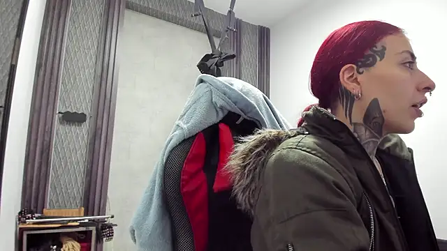 Snapshot of selene_red_ chatting on February 20, 2026, 12:29 am selene red online show from February 20, 2026, 12:29 am