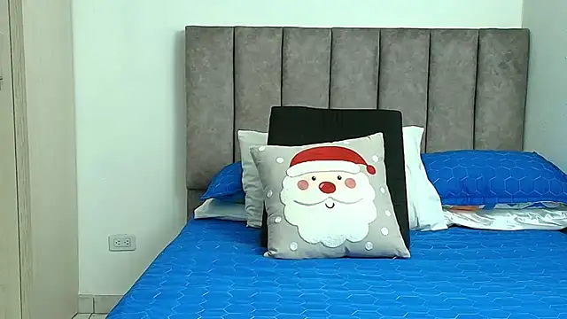 karina lewis  online show from December 19, 2025, 5:25 am