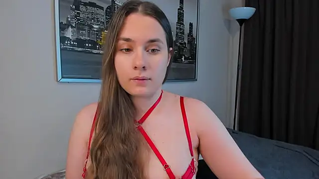 Snapshot of LunaWines chatting on December 6, 2024, 8:29 pm LunaWines online show from December 6, 2024, 8:29 pm