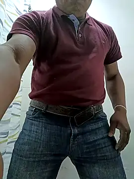 Snapshot of Riatatuil chatting on February 7, 2026, 2:43 pm Riatatuil online show from February 7, 2026, 2:43 pm