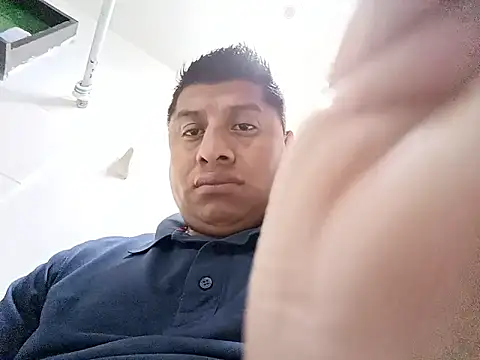 Snapshot of Riatatuil chatting on March 4, 2026, 2:34 pm Riatatuil online show from March 4, 2026, 2:34 pm